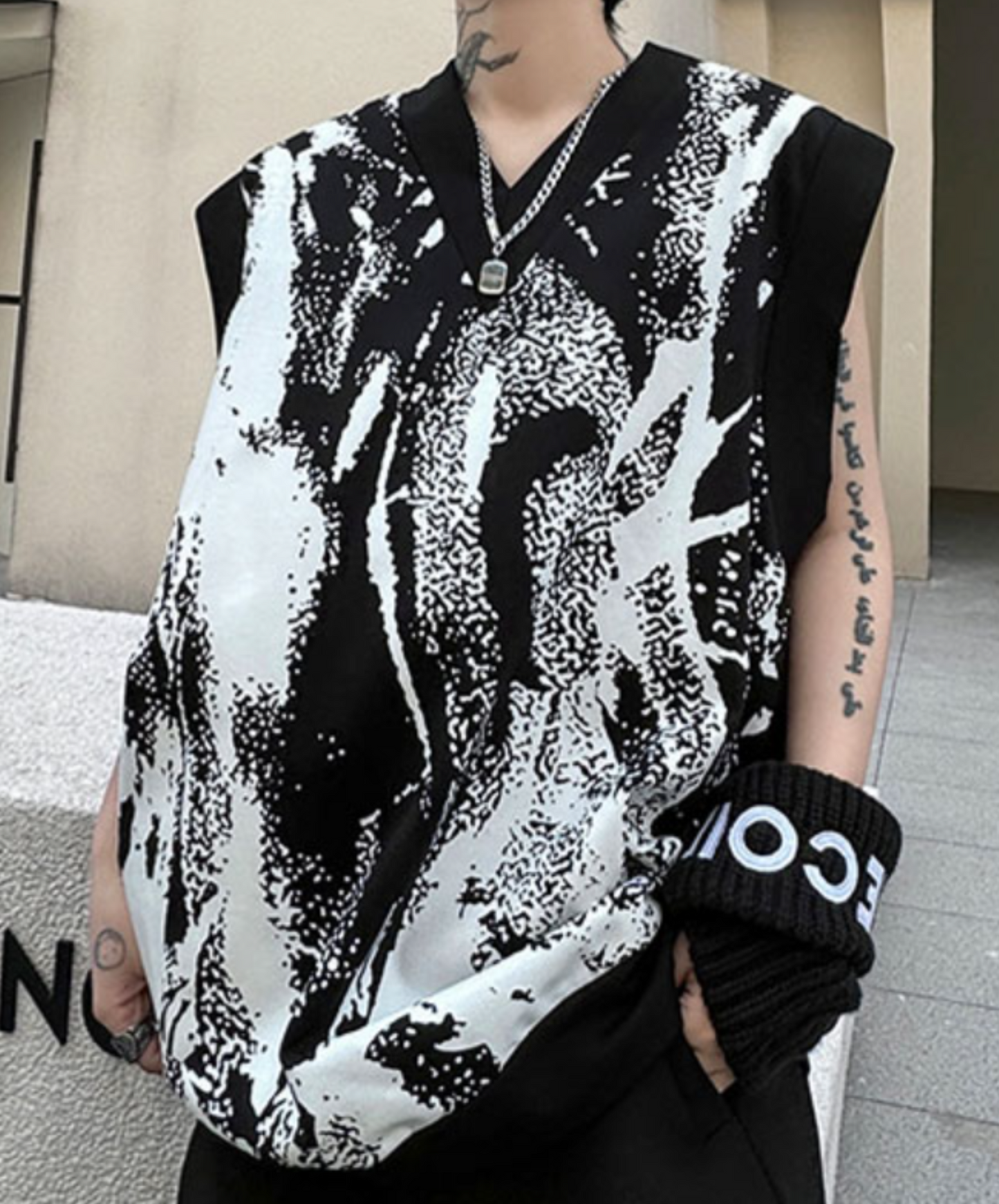 geometric print v-neck sleeveless shirt EN1808