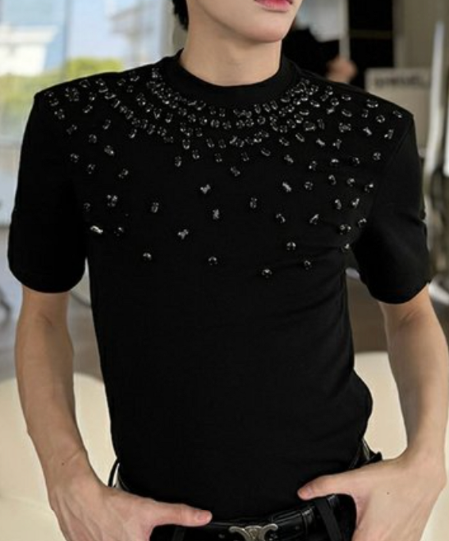 randomly decorated slim shoulder t-shirt EN2069