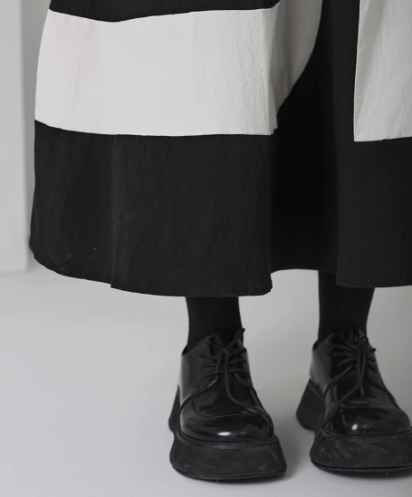 high-contrast irregular patchwork design skirt EN3087