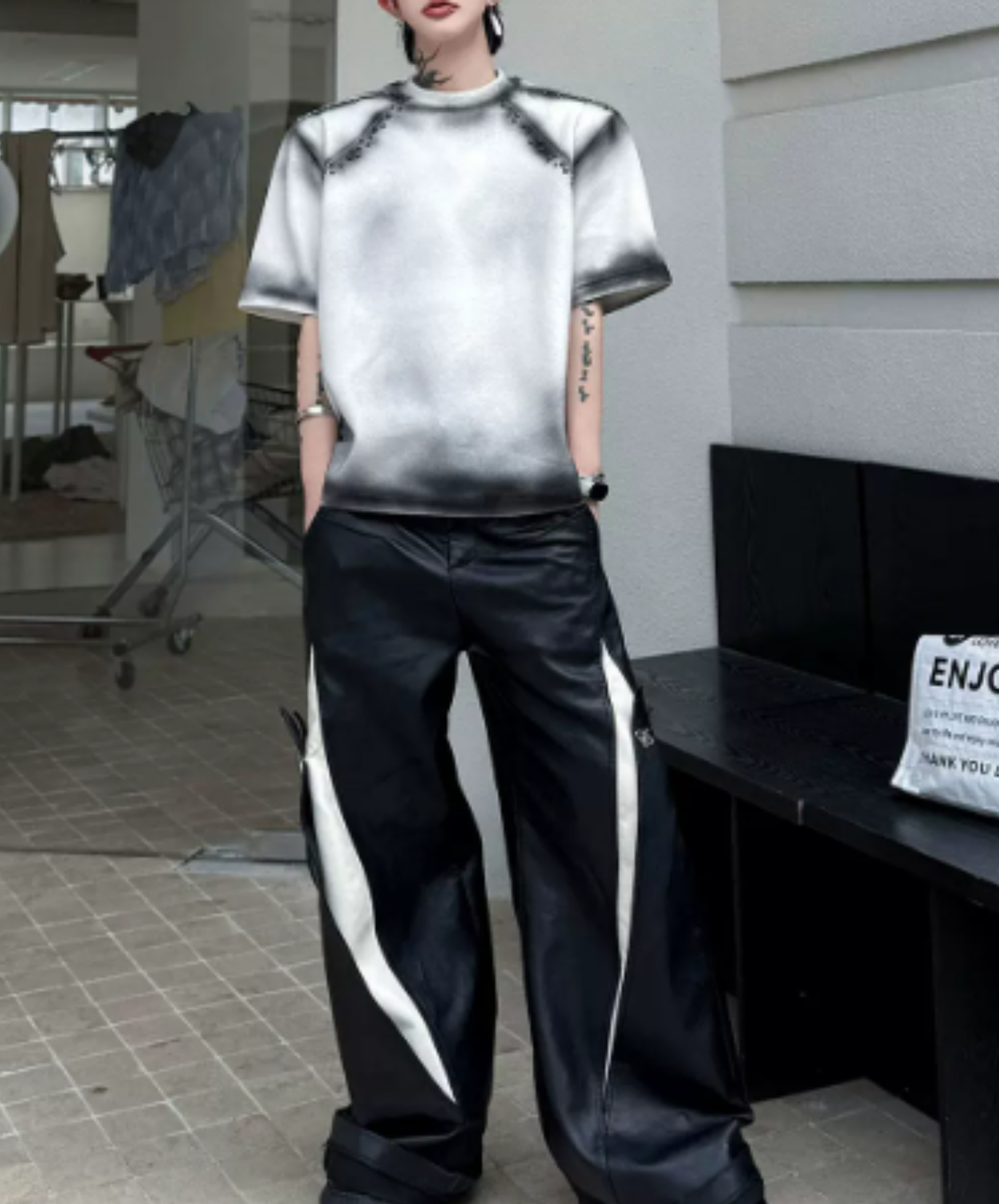 gradient with rivet decoration t-shirt EN2874