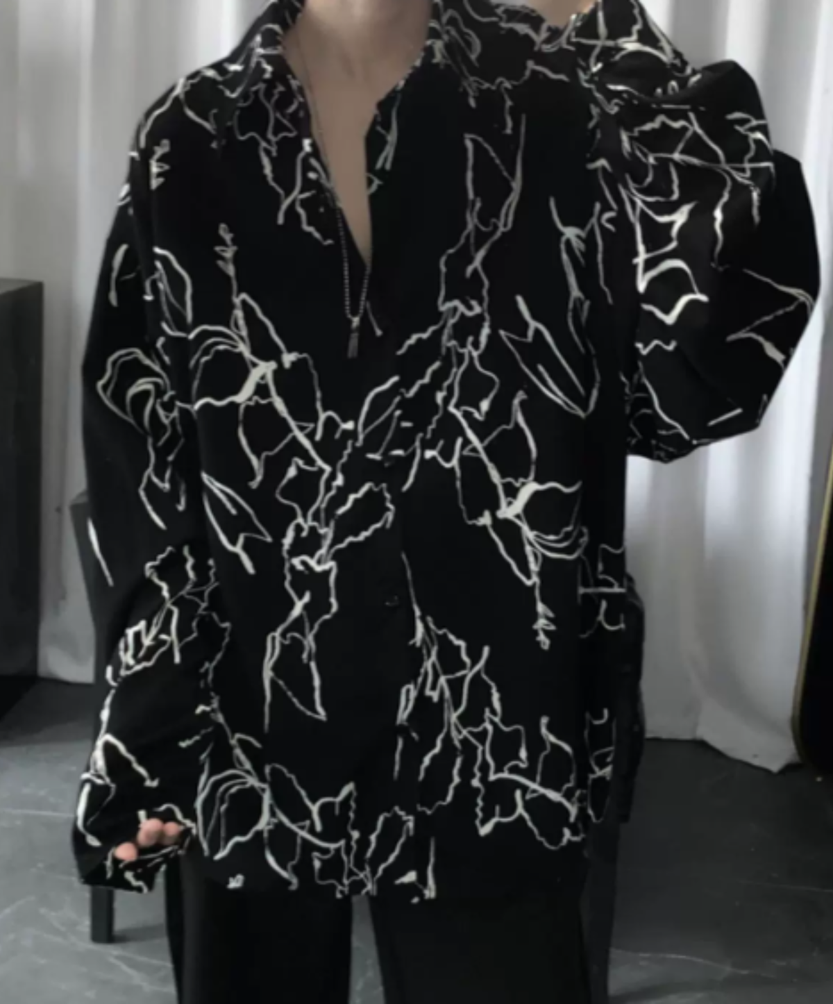 dark loose-fit line art print shirt EN3172