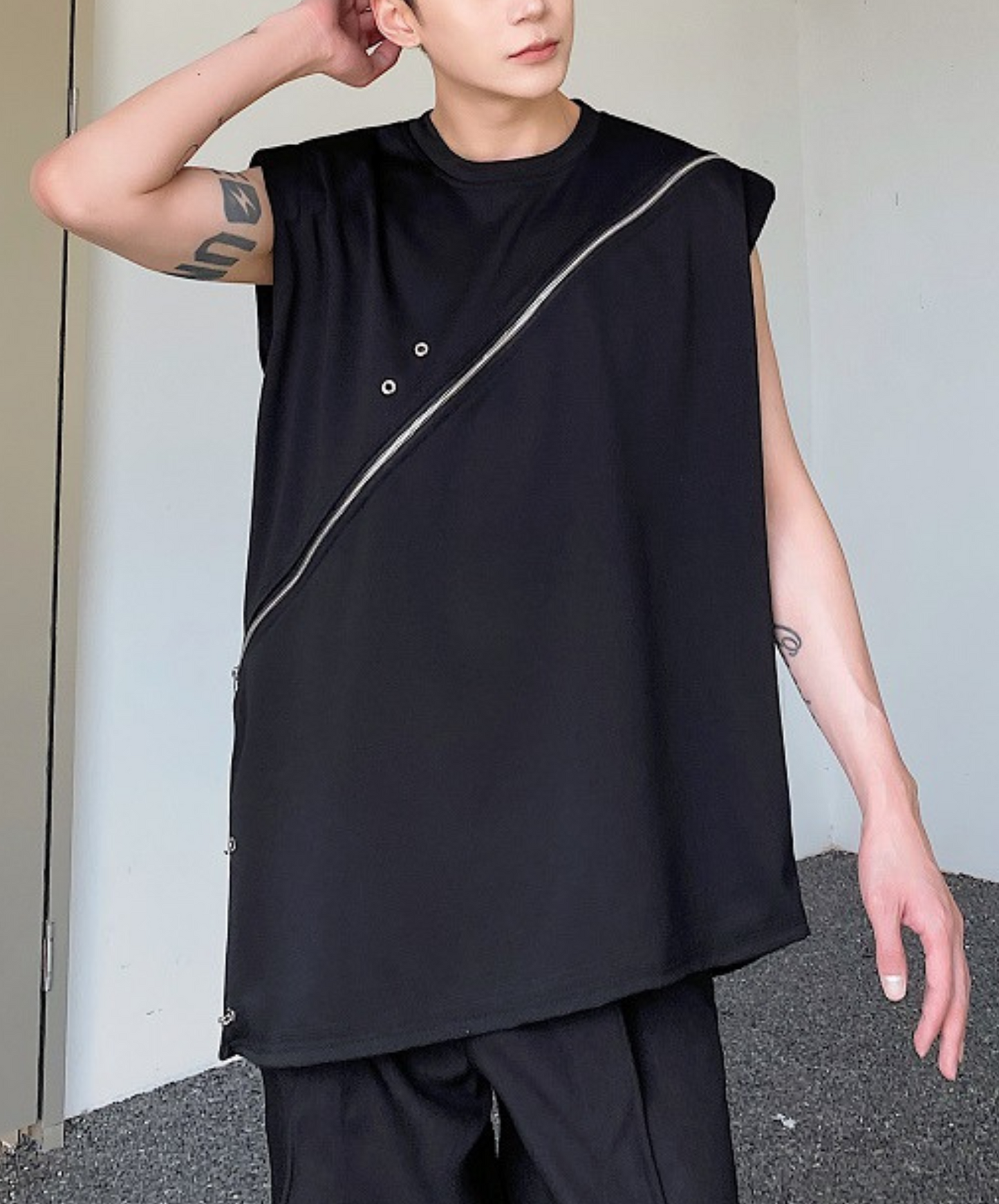 diagonal zip sleeveless shirt EN1005