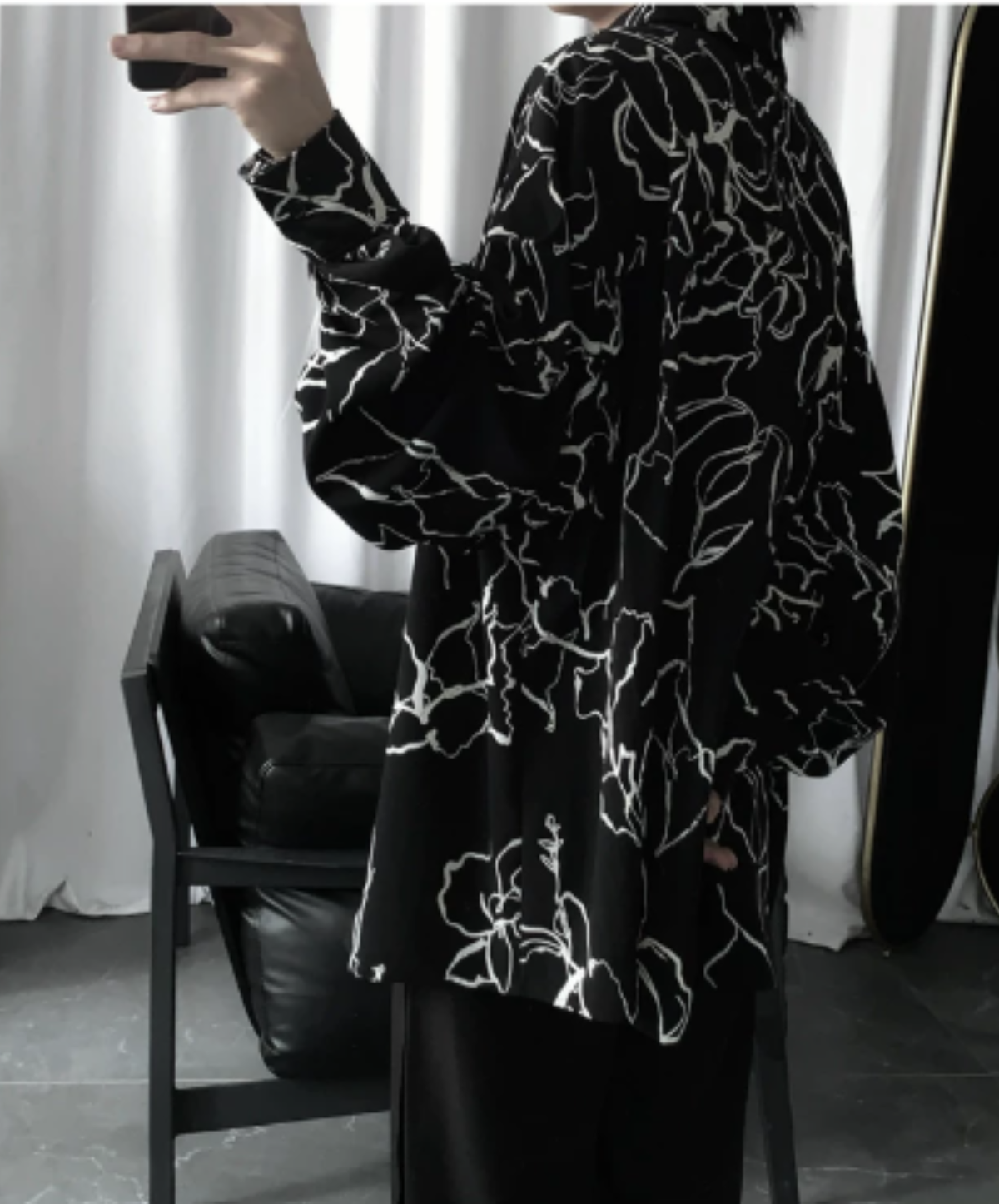 dark loose-fit line art print shirt EN3172