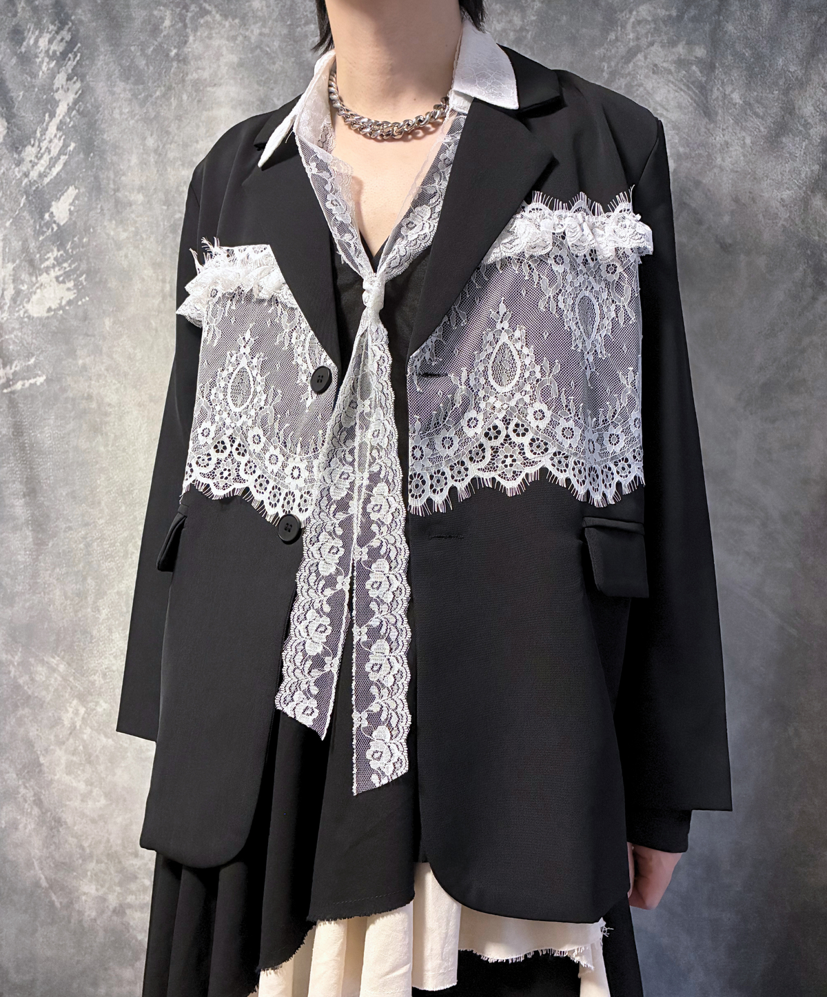 panelled design with a lace bow tie jacket EN3166