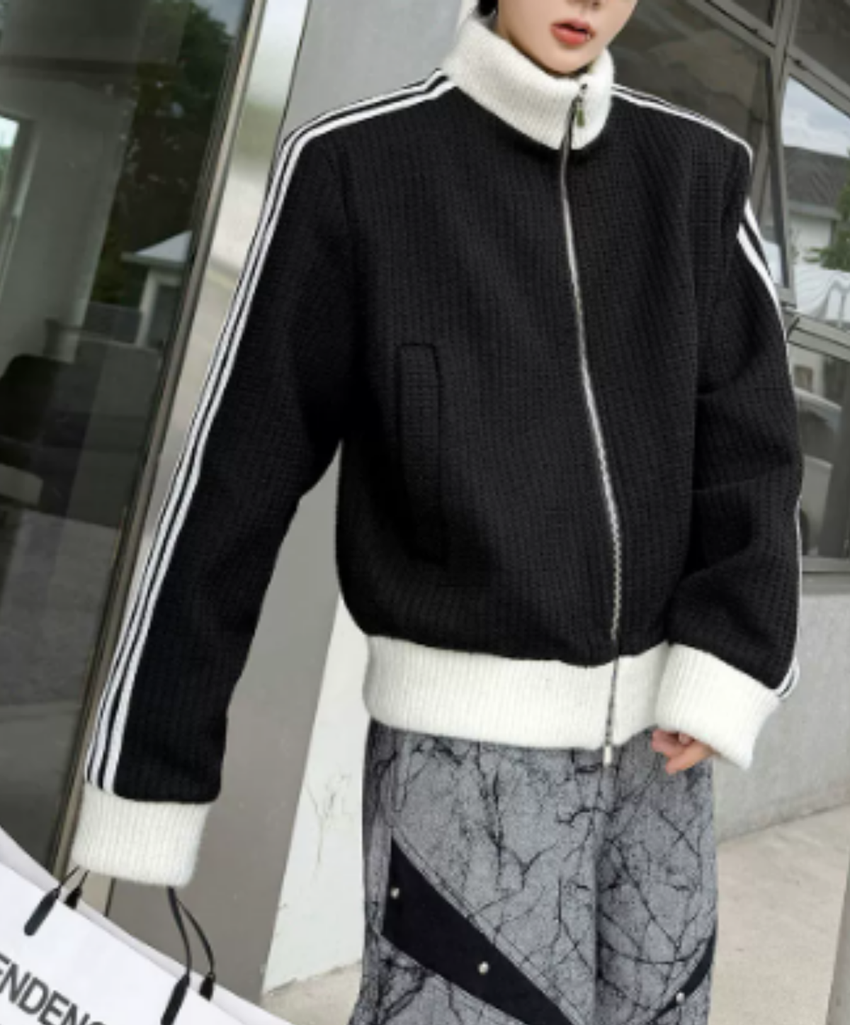 stand-collar sporty style with side stripes jacket EN3159