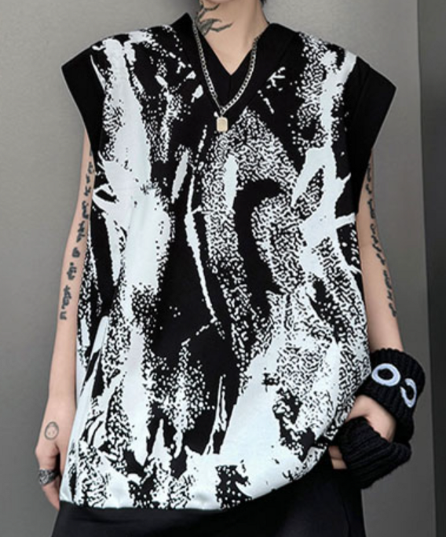 geometric print v-neck sleeveless shirt EN1808