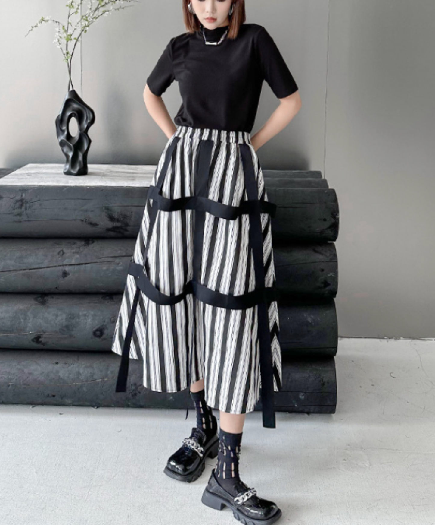 wide belt with decorative stripes skirt EN2839