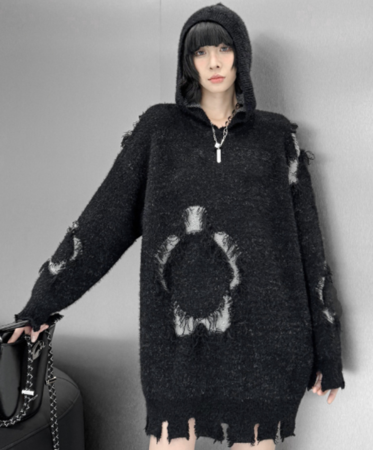 circle graphic with distressed finish sweater EN3203