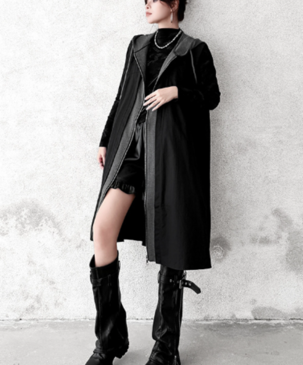 hooded design with layered-look paneling vest  EN3178