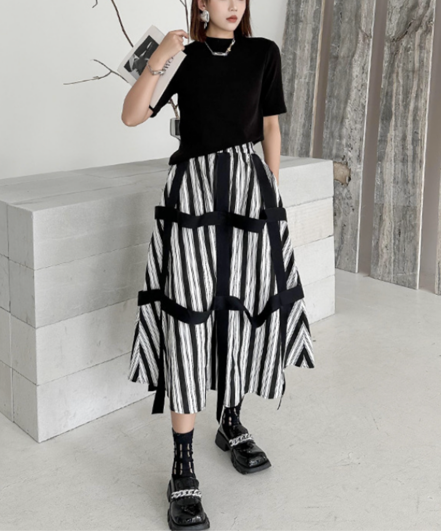wide belt with decorative stripes skirt EN2839