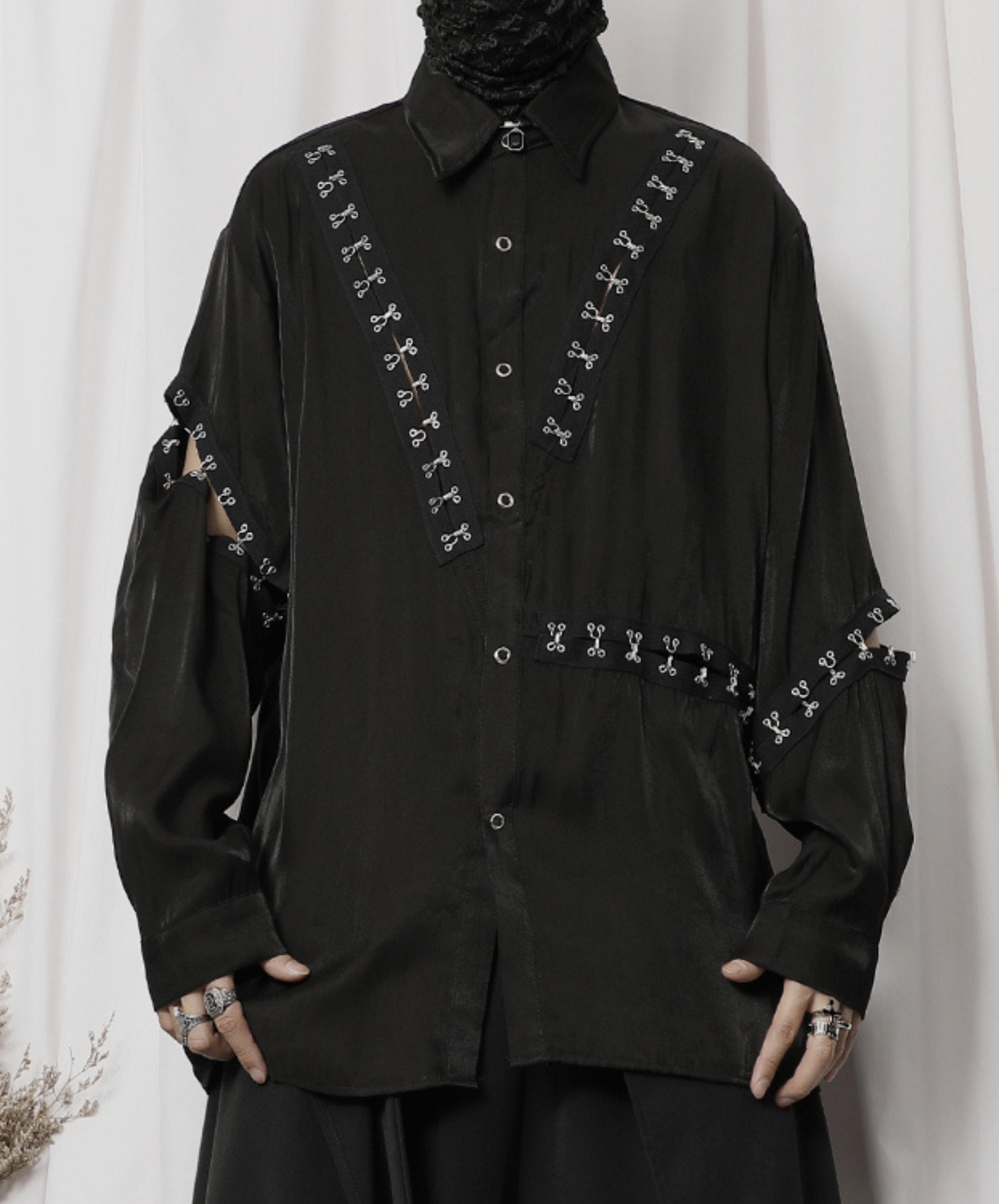 dark metal hook design shirt EN913