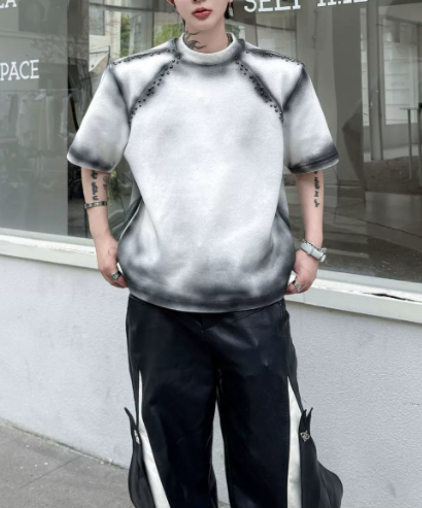 gradient with rivet decoration t-shirt EN2874