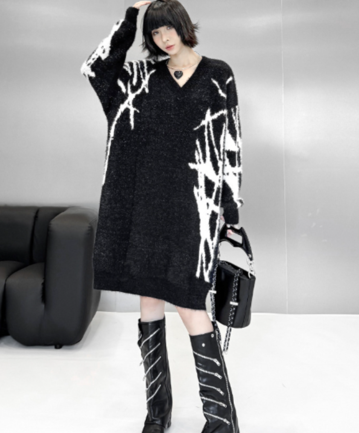 v-neck with a painted graphic sweater EN3202