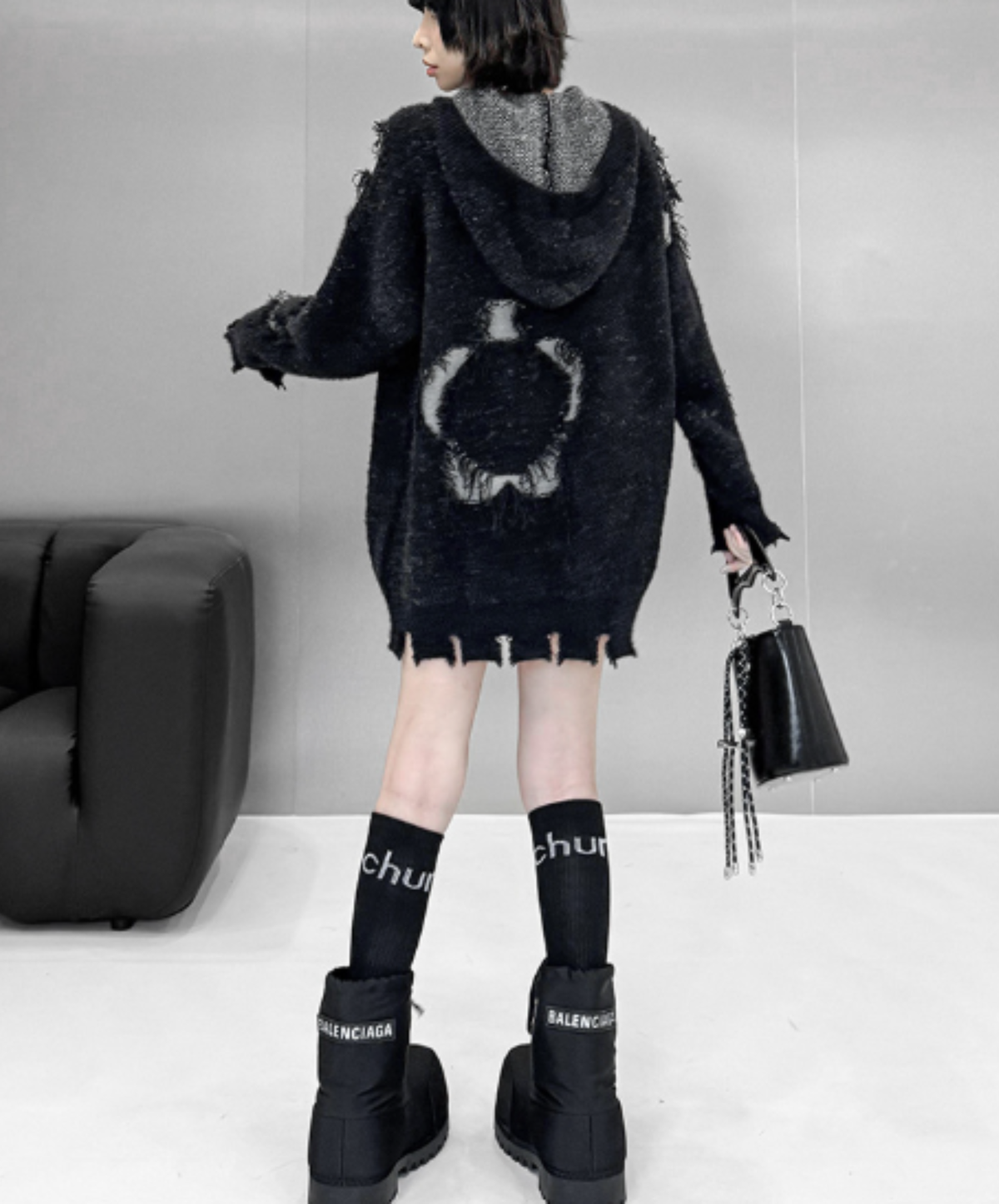 circle graphic with distressed finish sweater EN3203