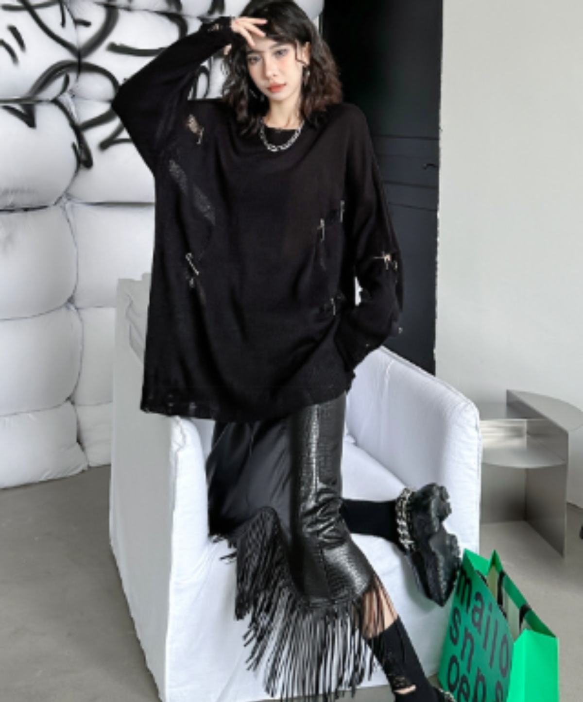 distressed finish with clip detail sweater EN3142