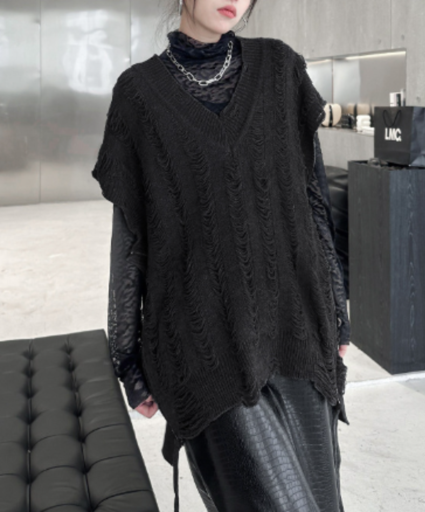 distressed v-neck sweater EN3122