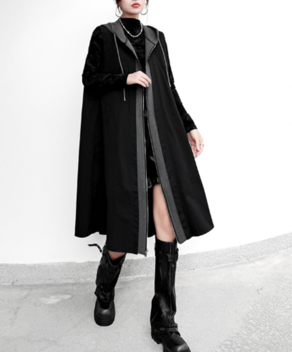 hooded design with layered-look paneling vest  EN3178