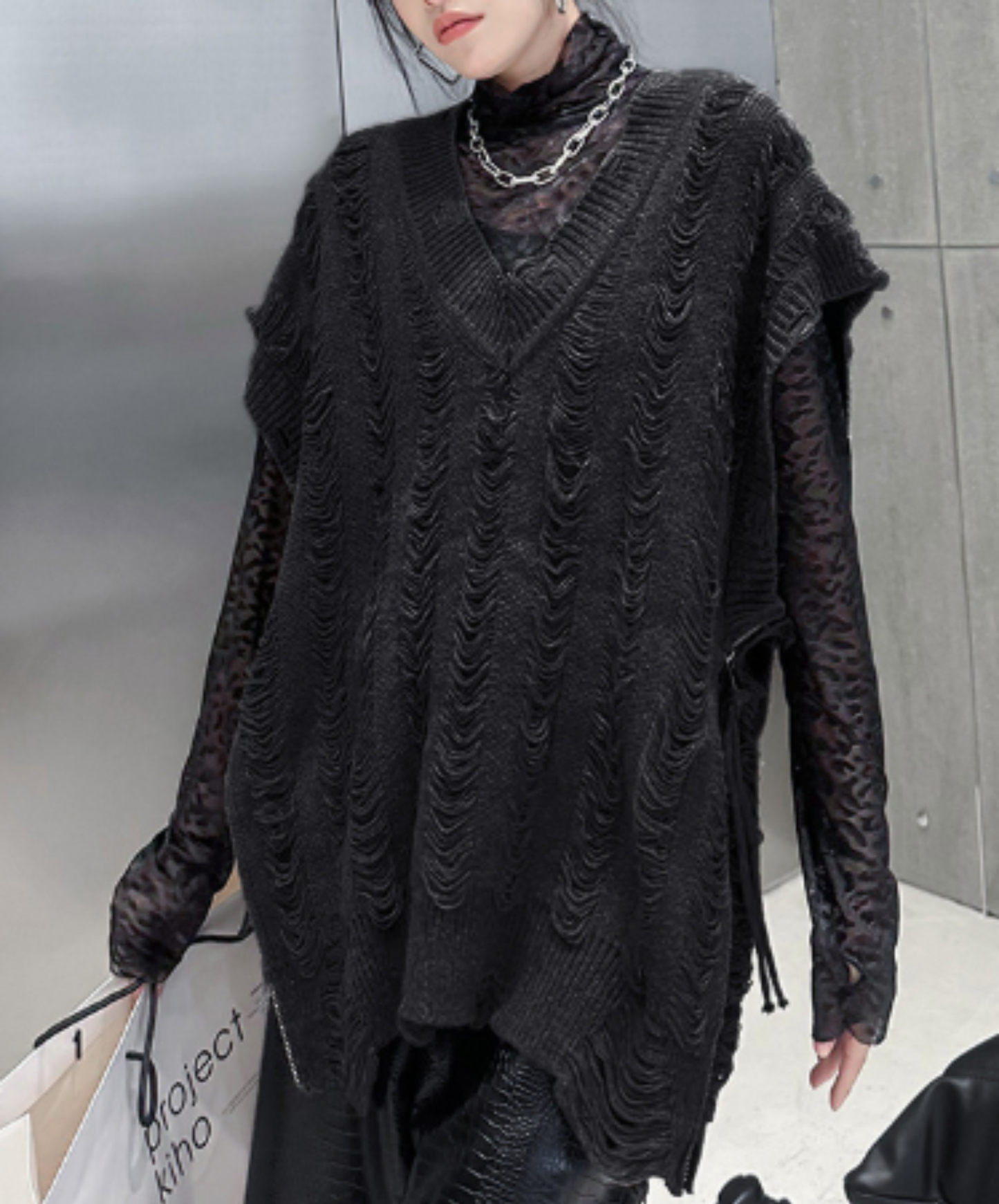 distressed v-neck sweater EN3122