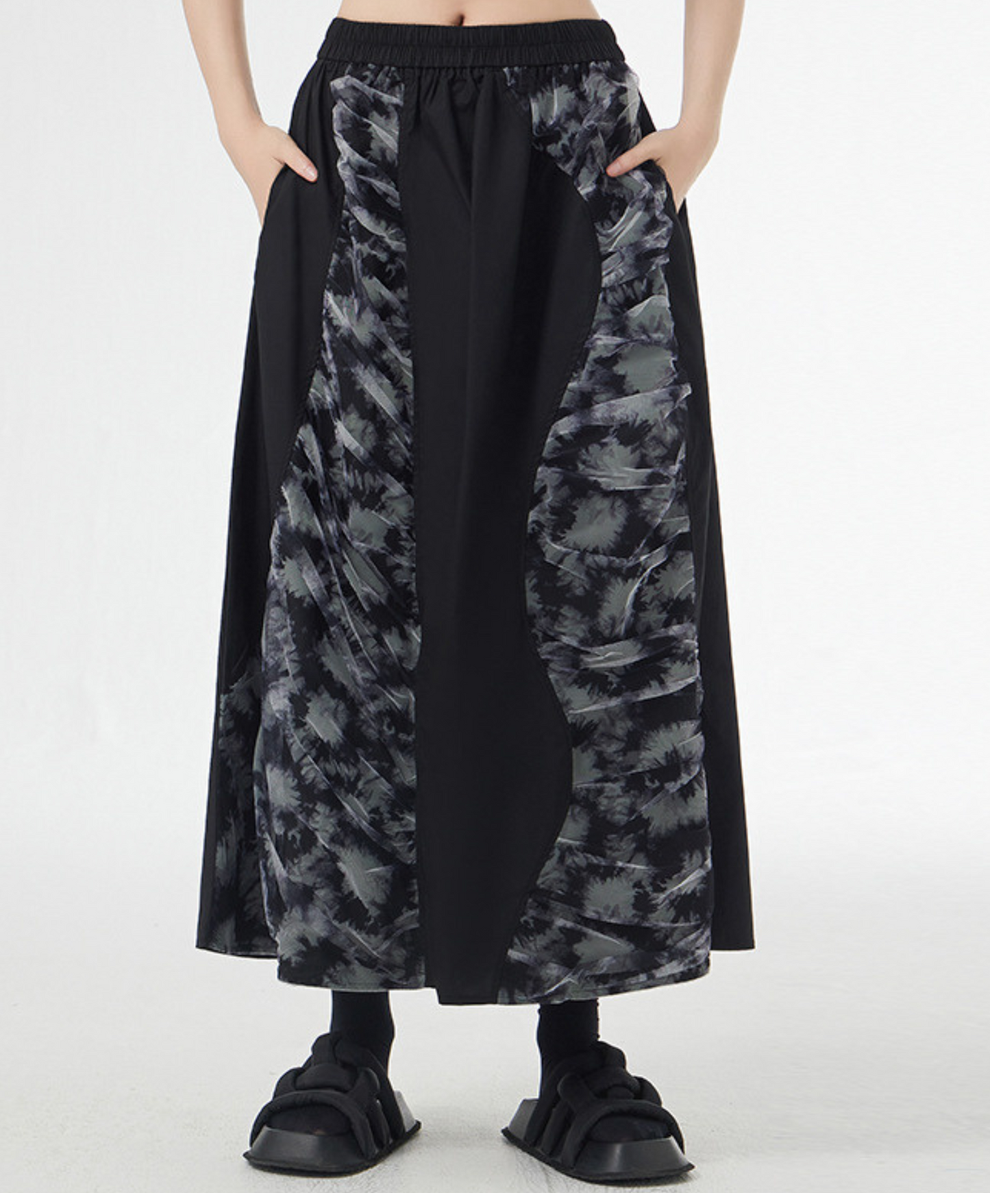 dark monotone design skirt EN1087