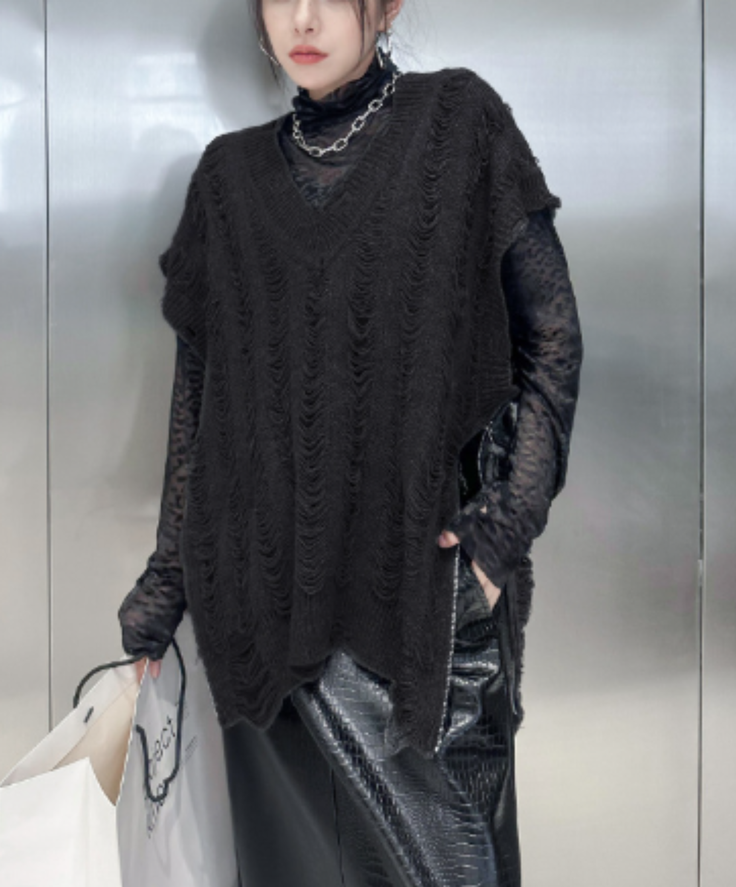 distressed v-neck sweater EN3122