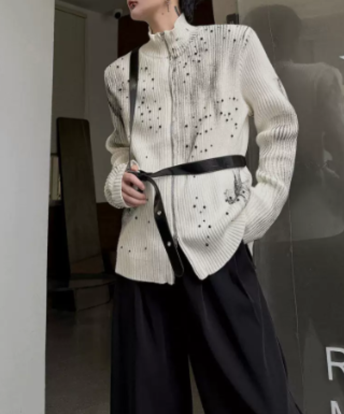 zip-up with a gradient pattern sweater EN3243