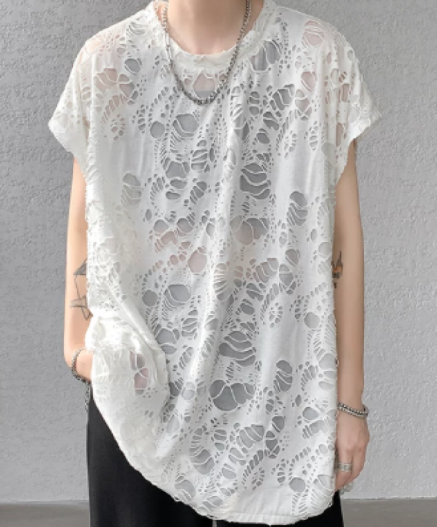 distressed finish, loose silhouette t-shirt EN2938