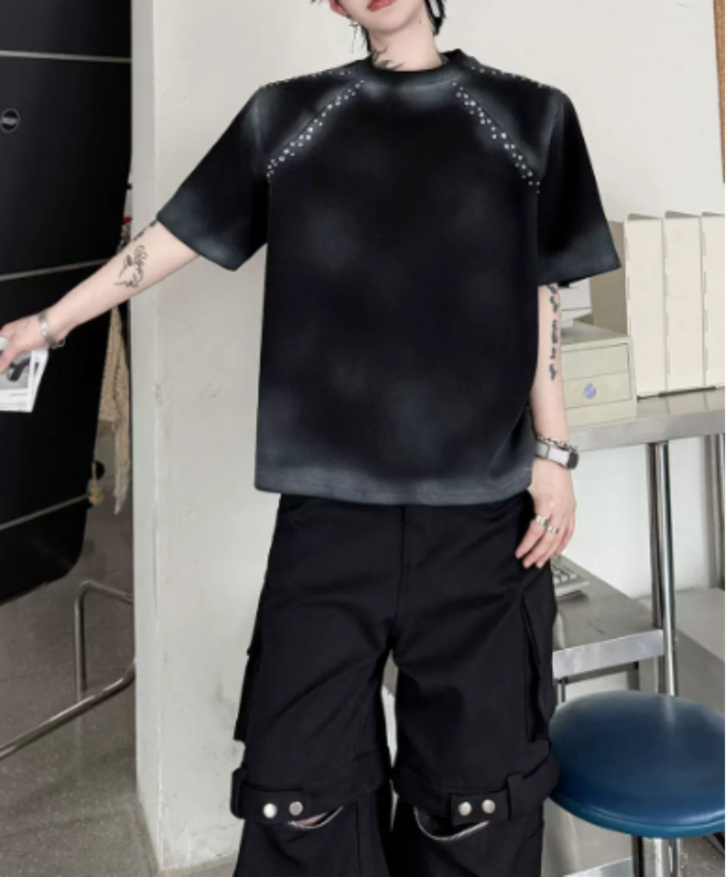 gradient with rivet decoration t-shirt EN2874