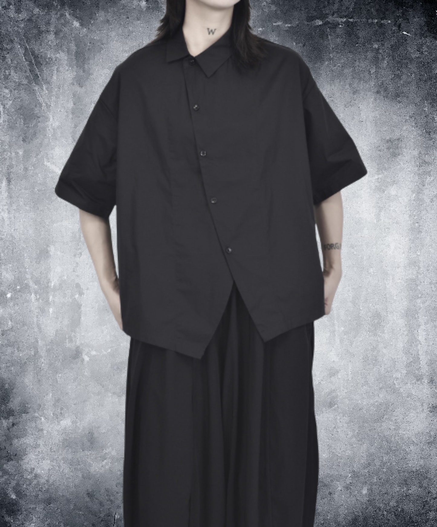 diagonal placket design, mid-length shirt EN2970