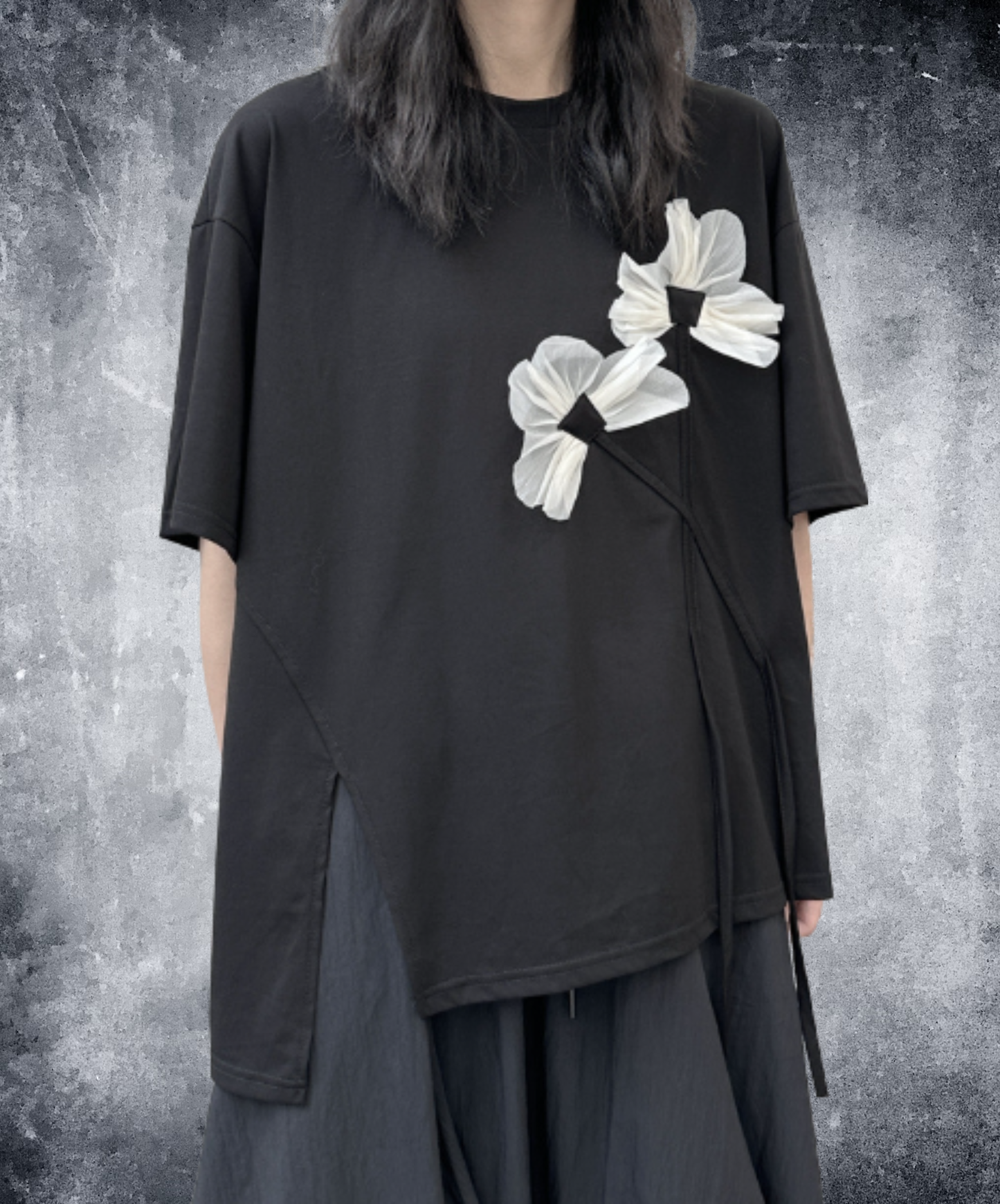 dark floral motif decoration monochrome t-shirt EN2973