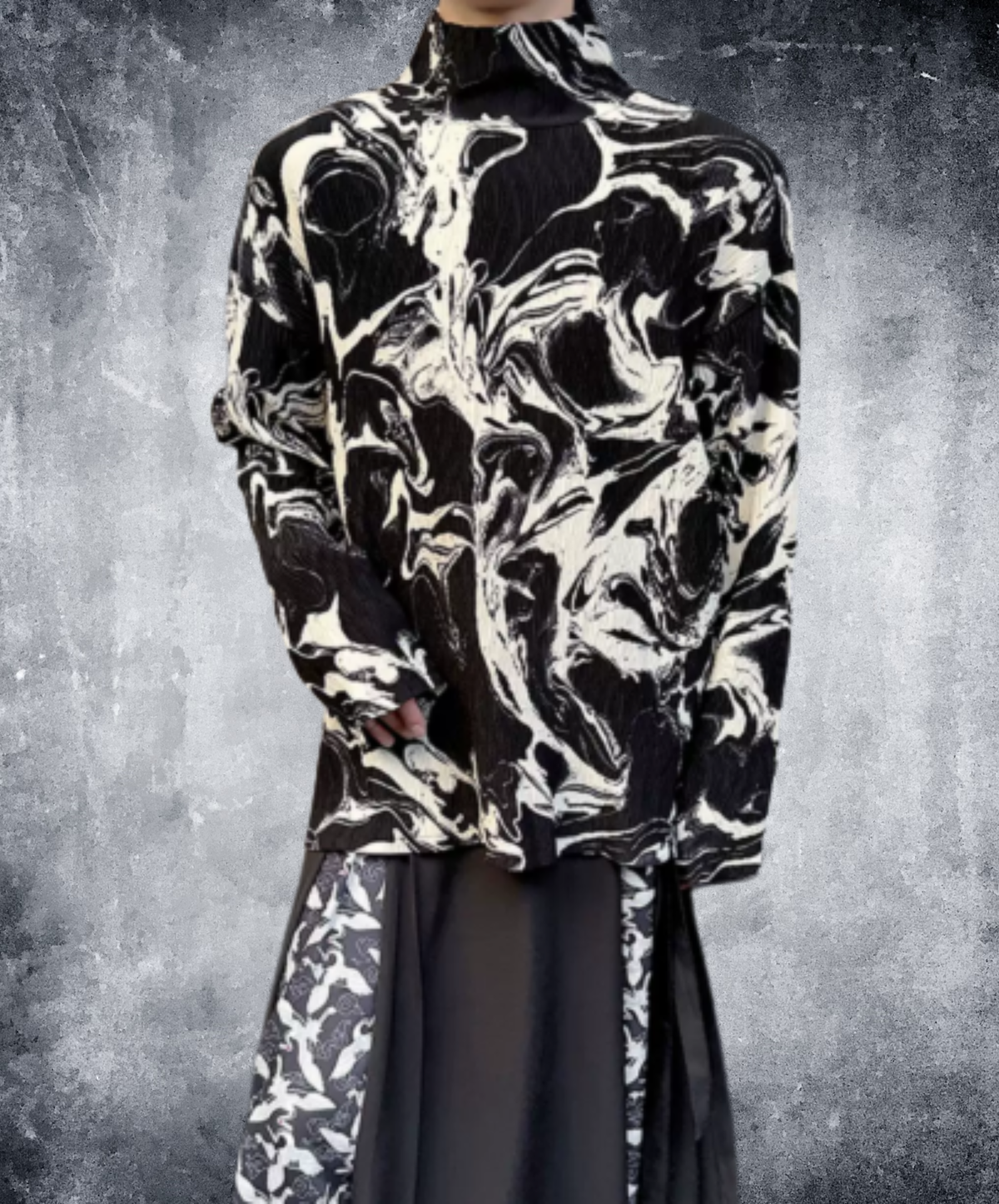 high-neck top with a marble graphic t-shirt EN3197