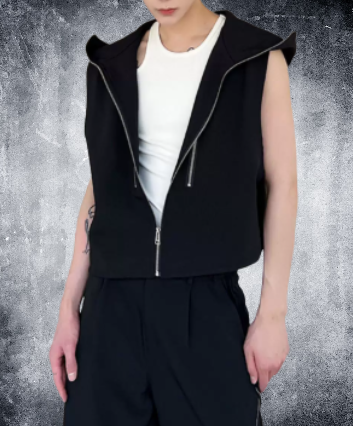 loose-fitting silhouette with a hood vest  EN2990