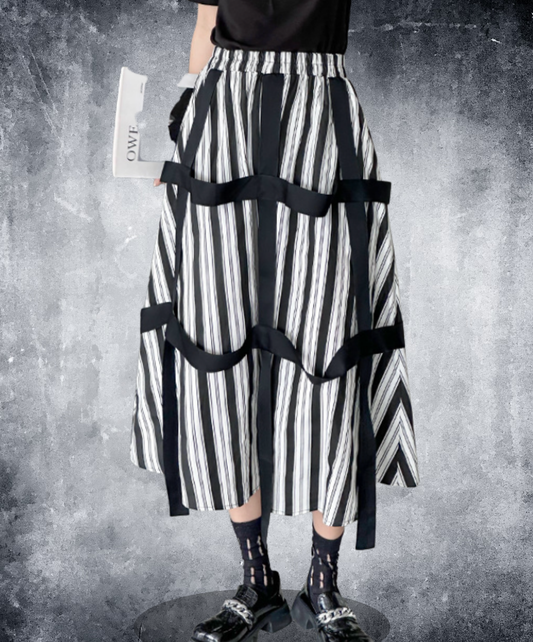 wide belt with decorative stripes skirt EN2839