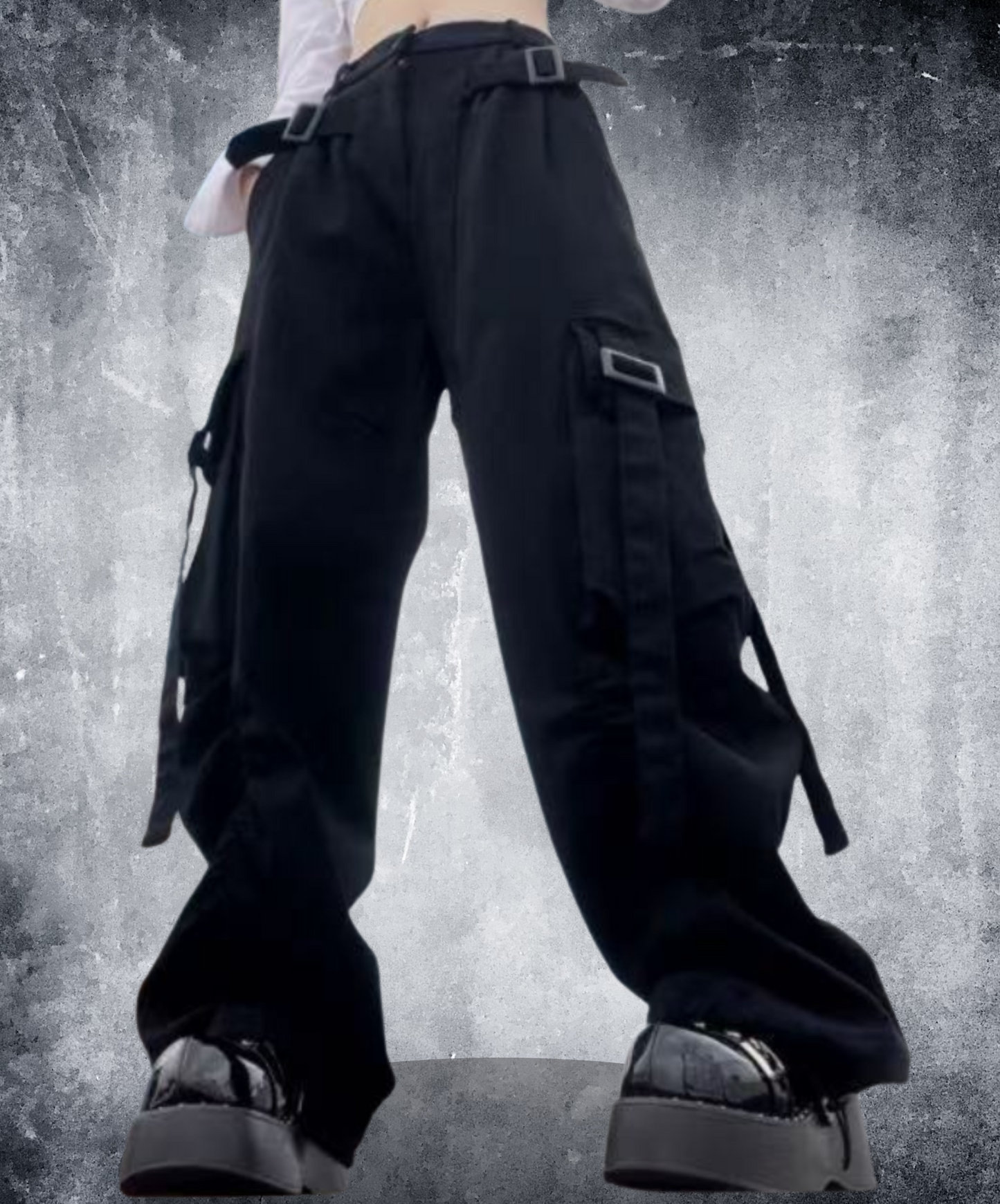 dark belt accent design cargo pants EN2017