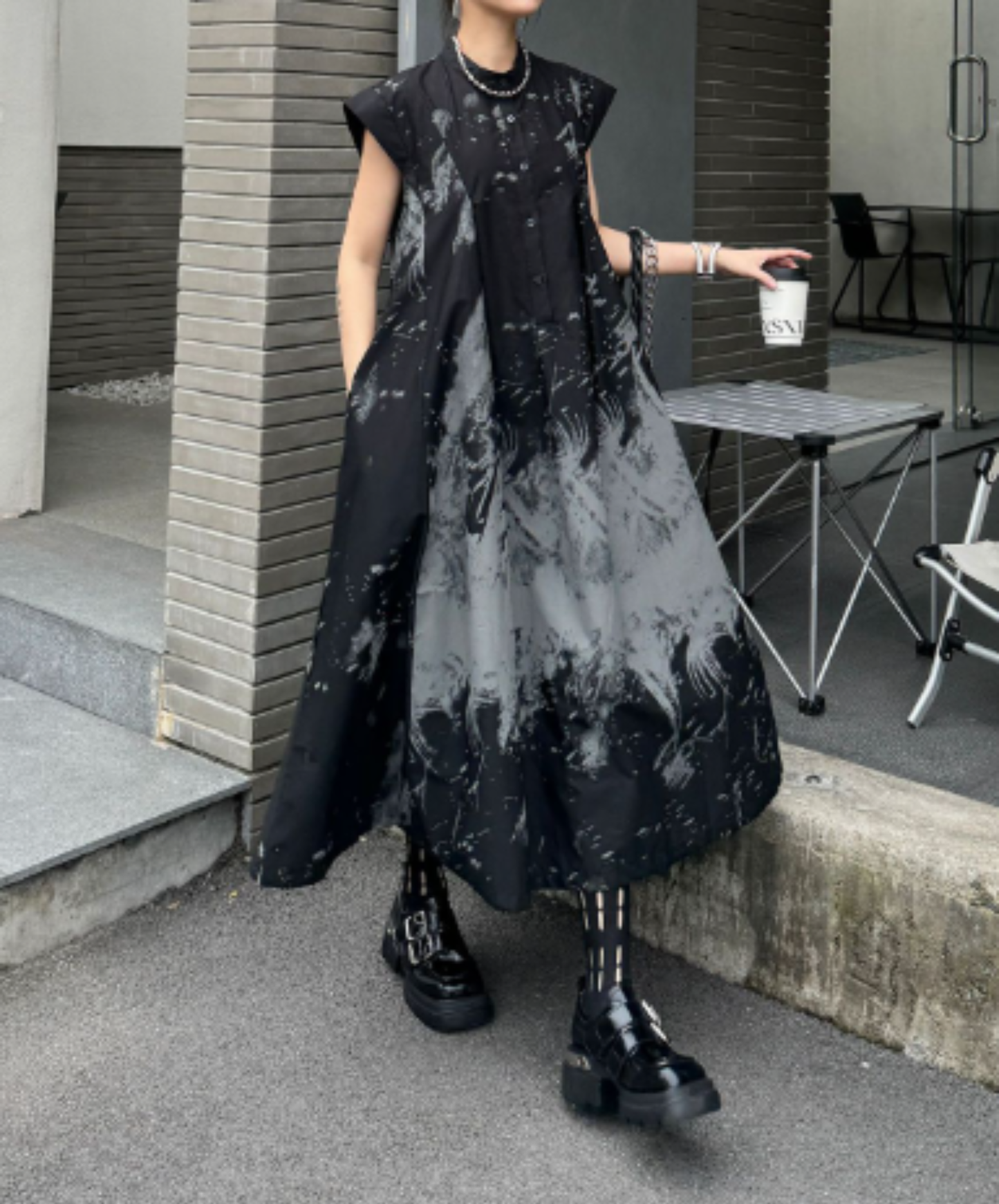 dark retro-print sleeveless top long shirt EN3103