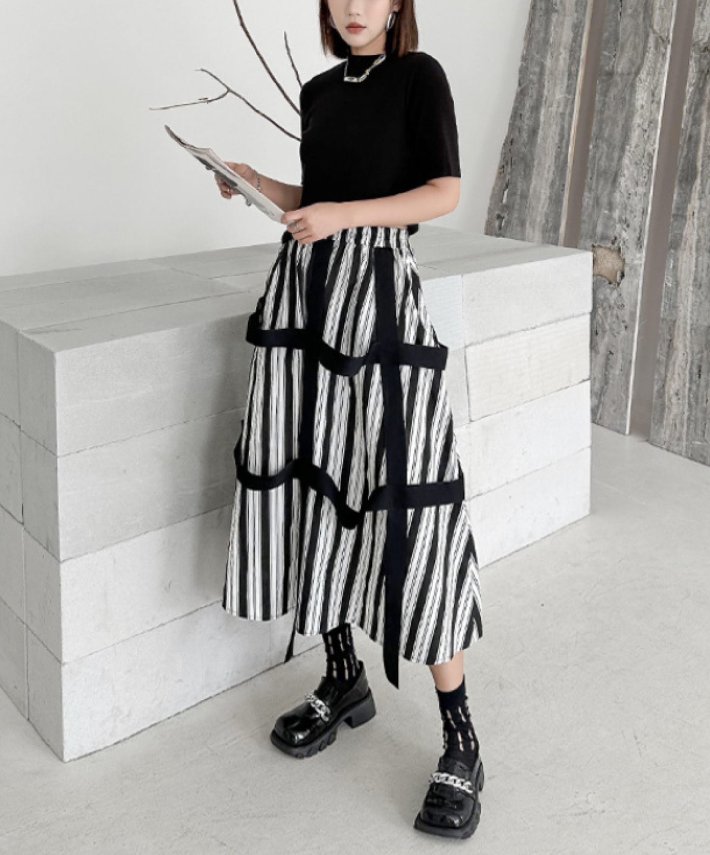 wide belt with decorative stripes skirt EN2839