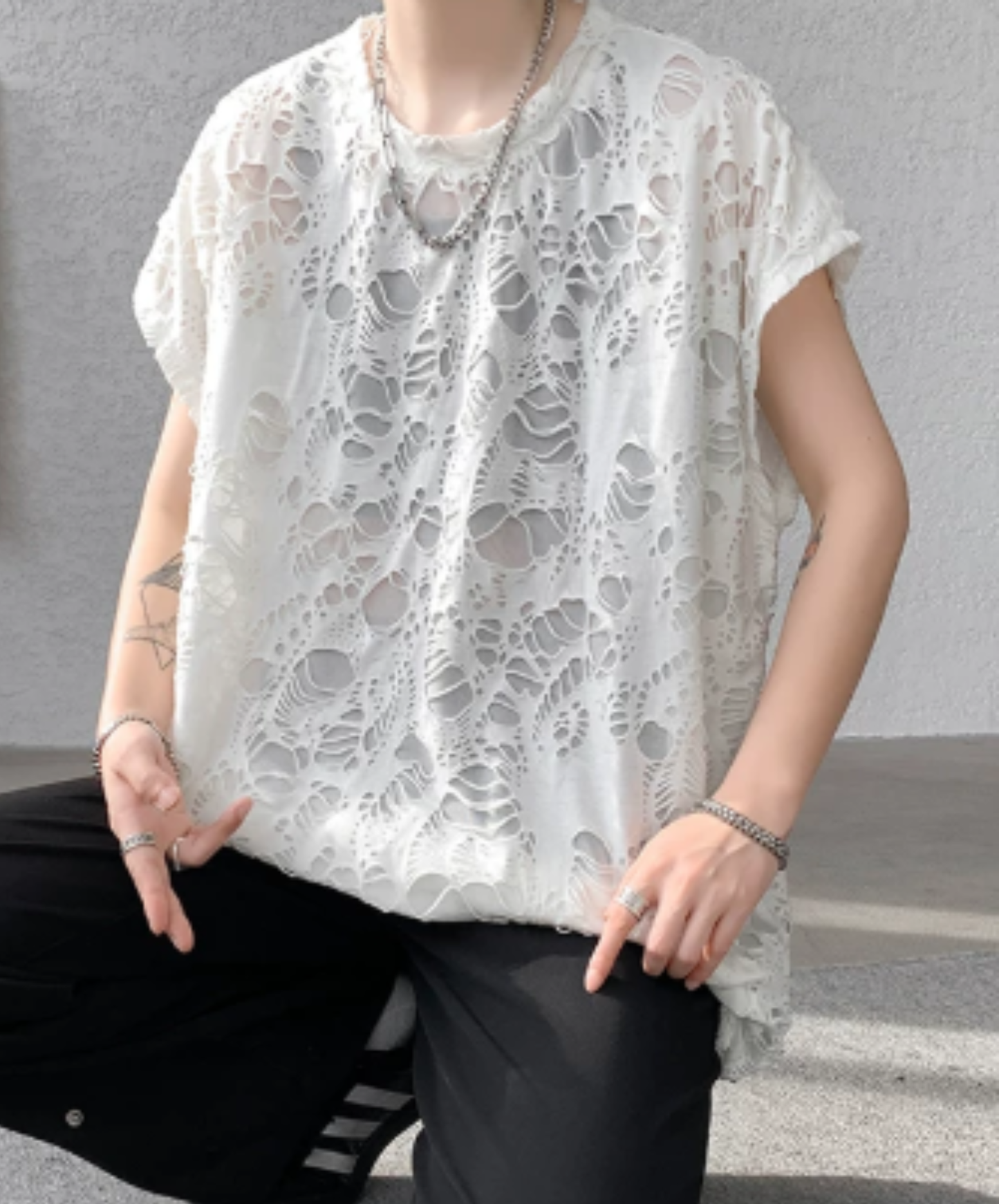 distressed finish, loose silhouette t-shirt EN2938