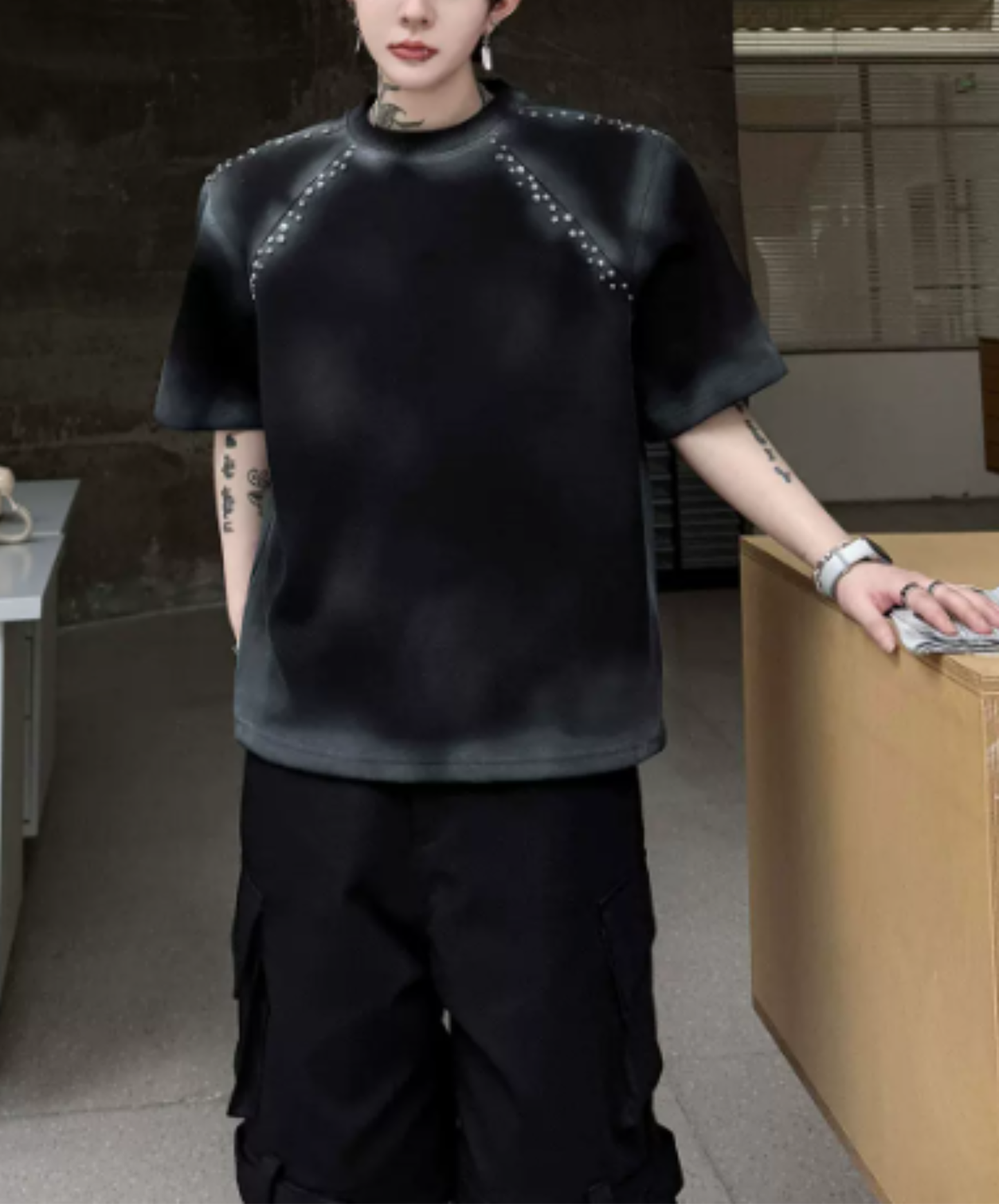 gradient with rivet decoration t-shirt EN2874