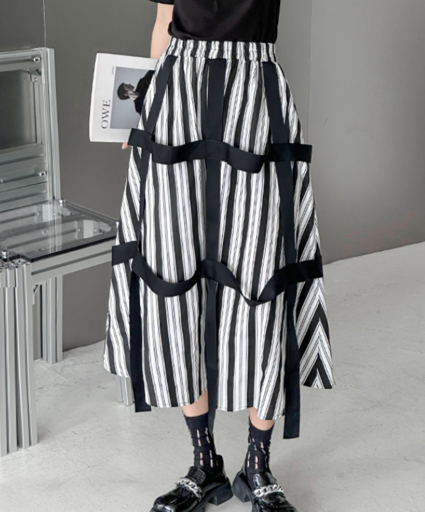 wide belt with decorative stripes skirt EN2839