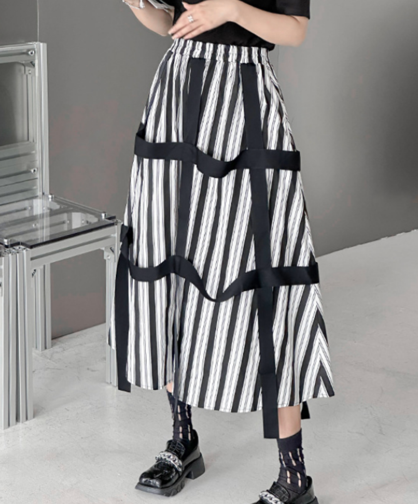 wide belt with decorative stripes skirt EN2839