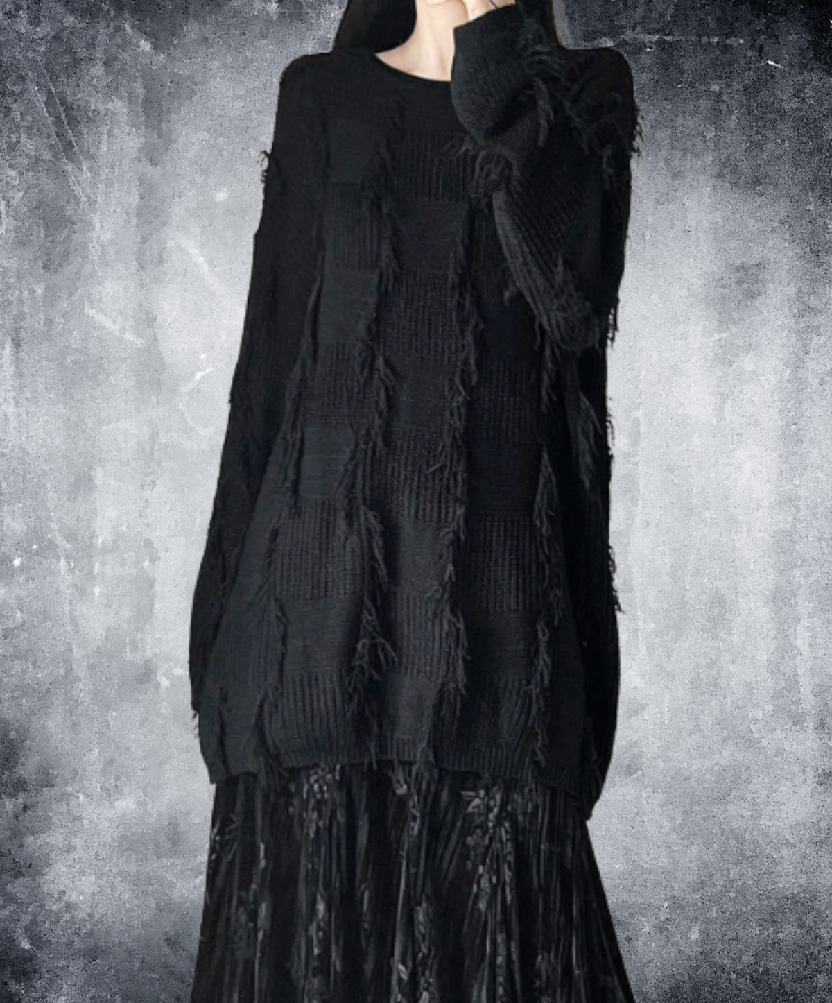 loose-fit design with 3d fringe detailing sweater EN3158