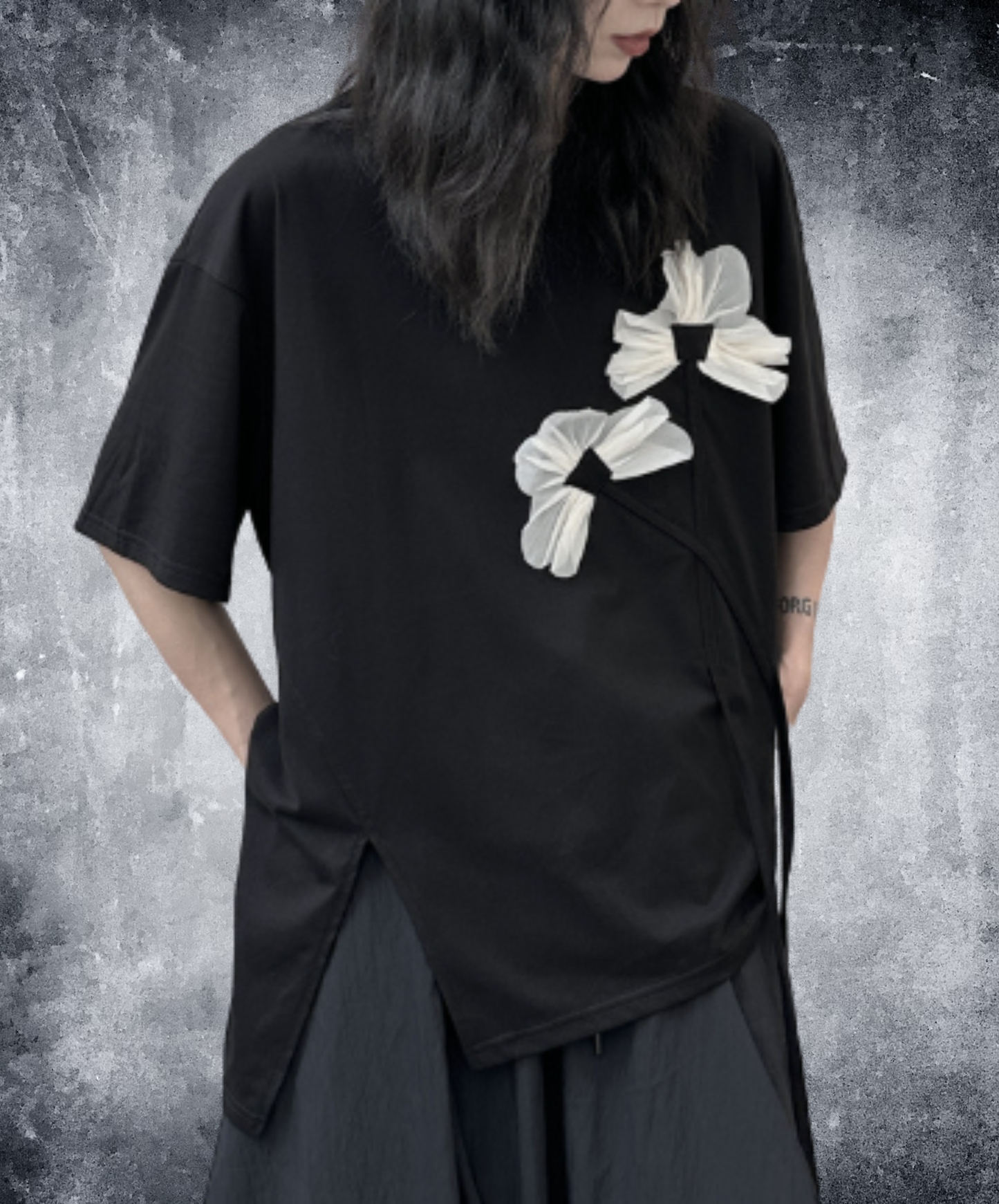dark floral motif decoration monochrome t-shirt EN2973