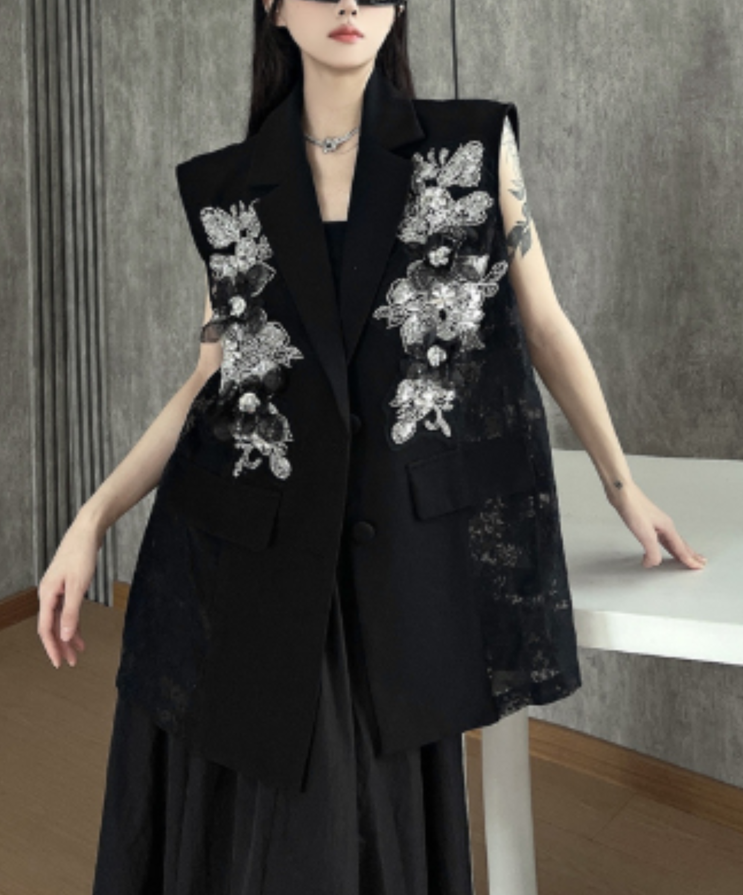 embroidered lightweight lace vest EN2914