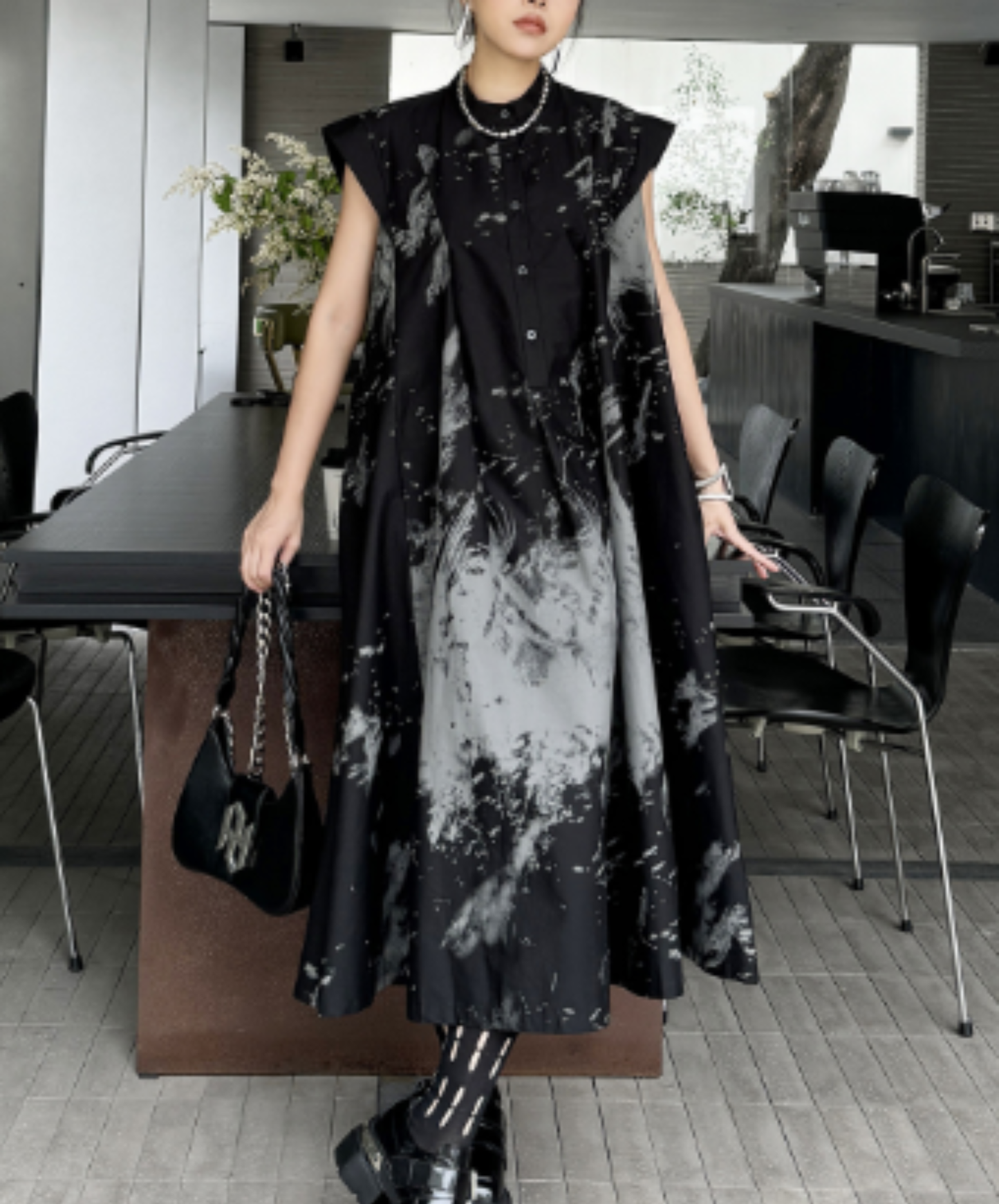 dark retro-print sleeveless top long shirt EN3103