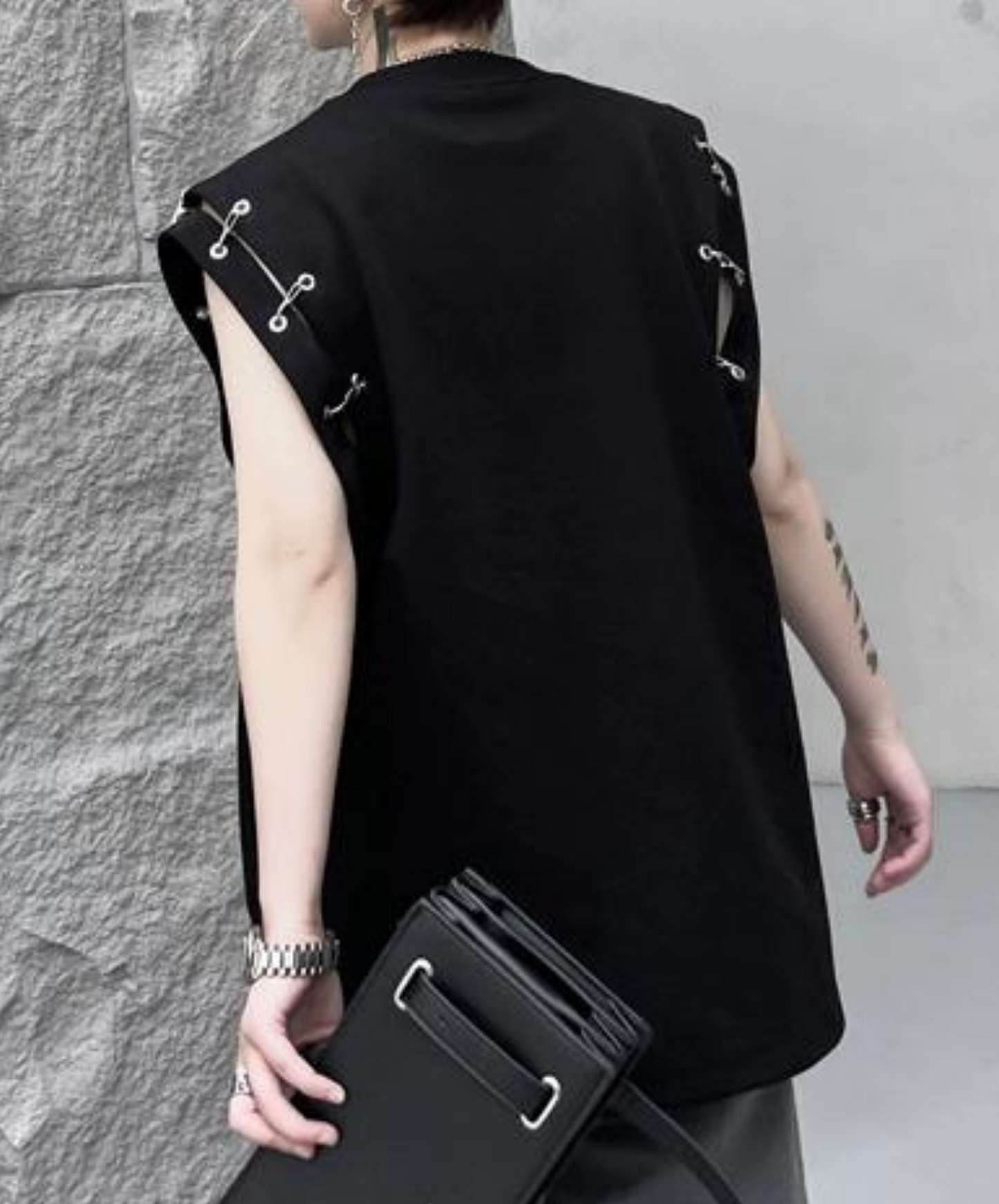 dark shoulder metal buckle sleeveless shirt EN1022