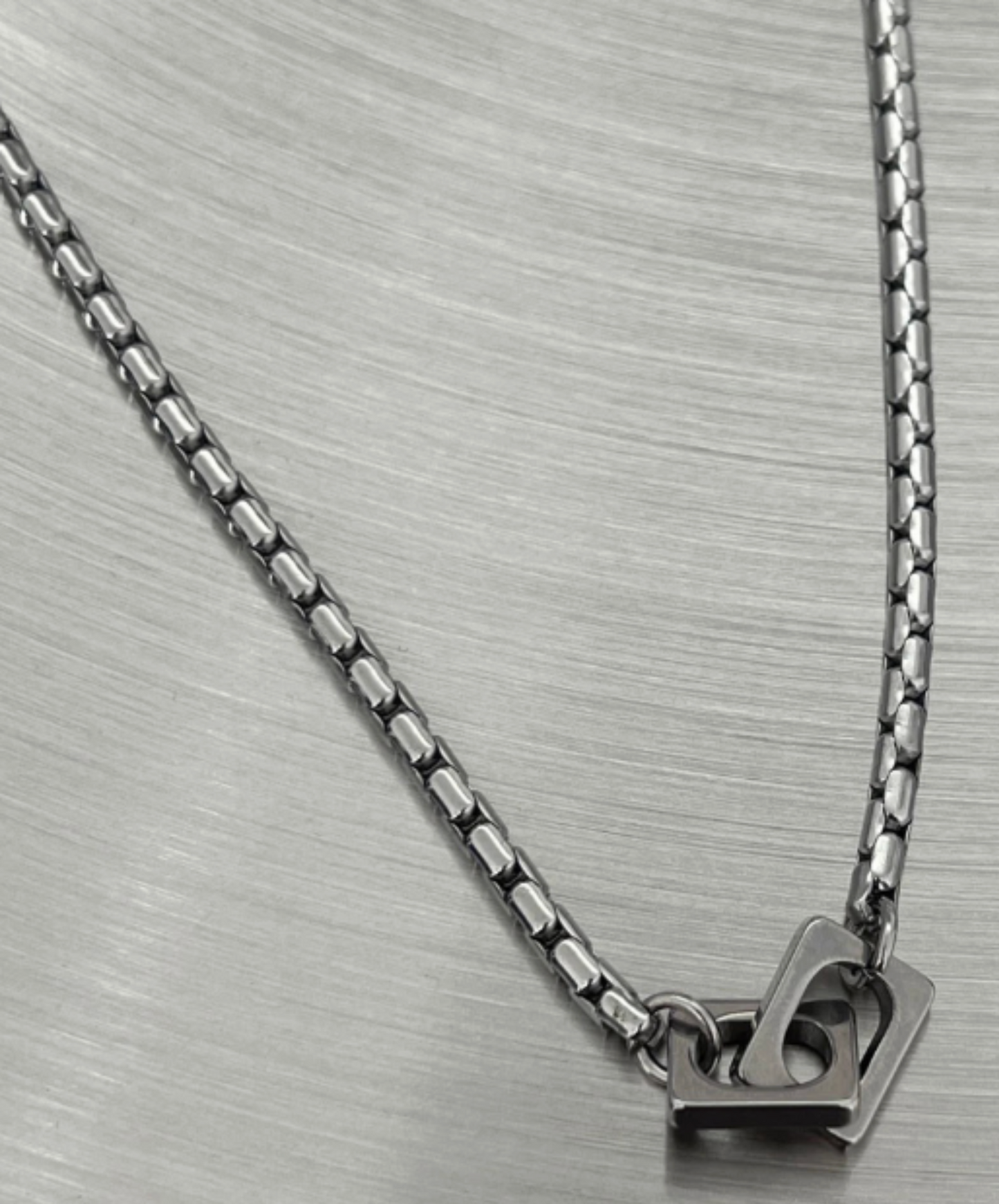 square lock design necklace EN2642