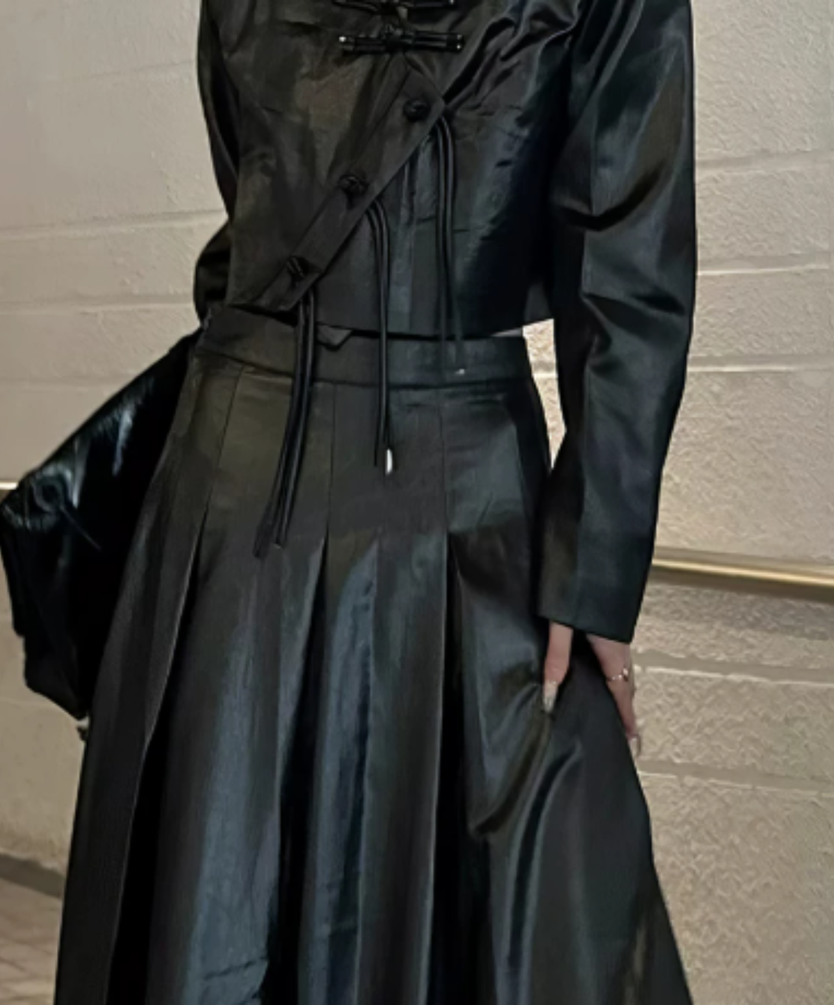 dark long-length design with pleated panels skirt EN3193