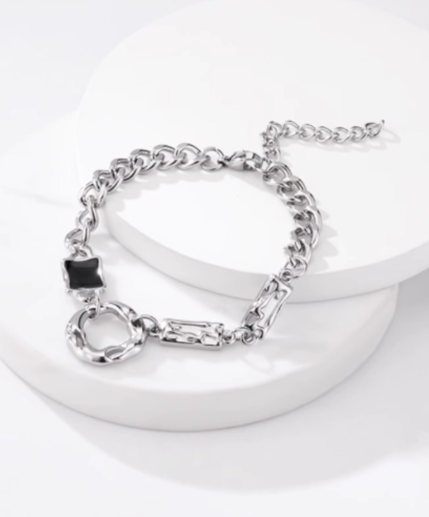black crystal with a rippled design bracelet EN3044