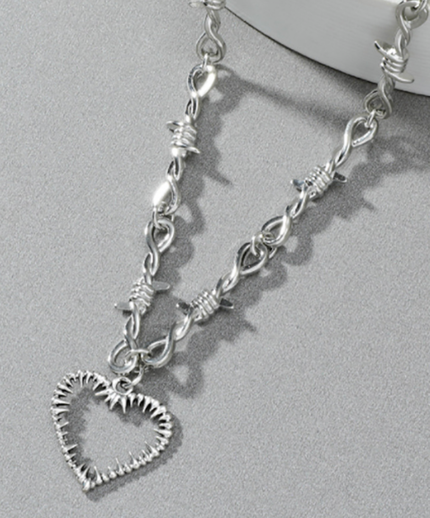 dark thorn x heart necklace EN2279