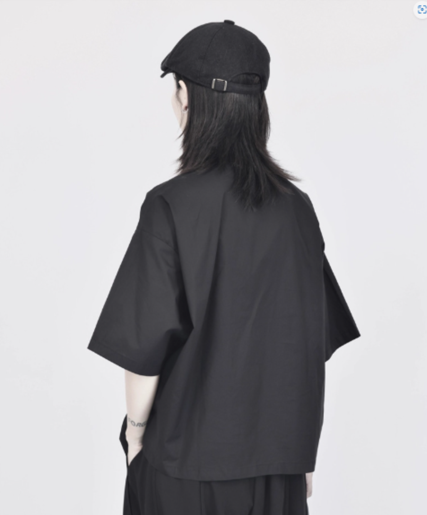 diagonal placket design, mid-length shirt EN2970