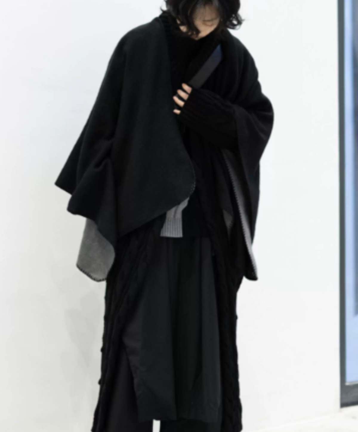 large-scale graceful drape lines cape EN3218